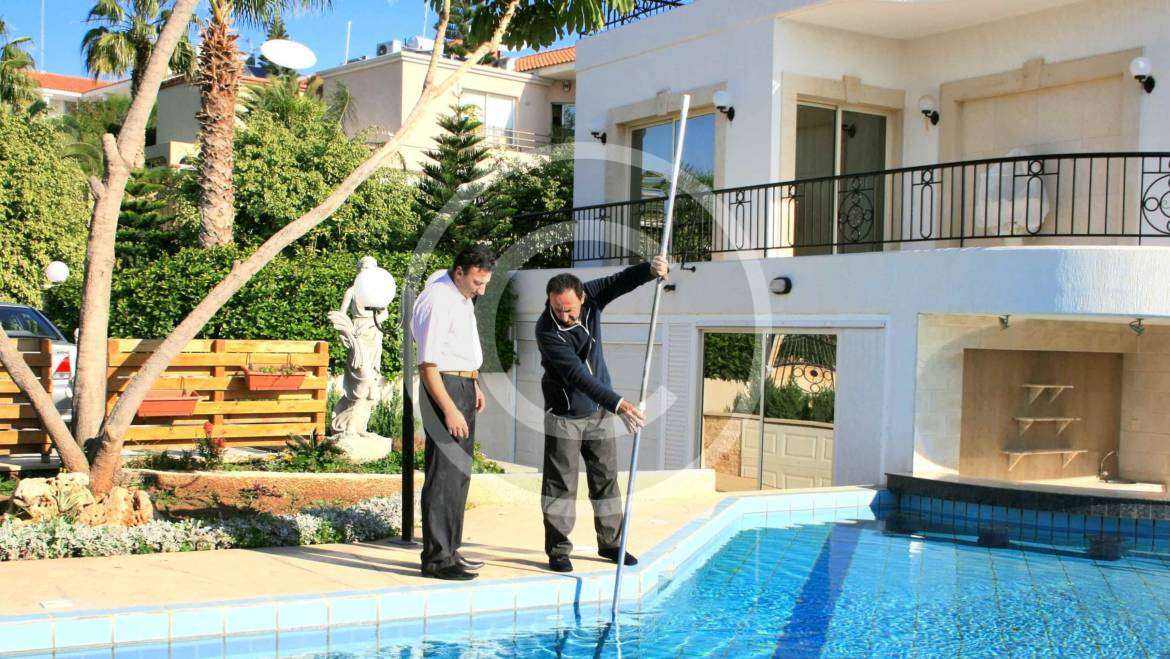 20 Tips to know before you buy a swimming pool