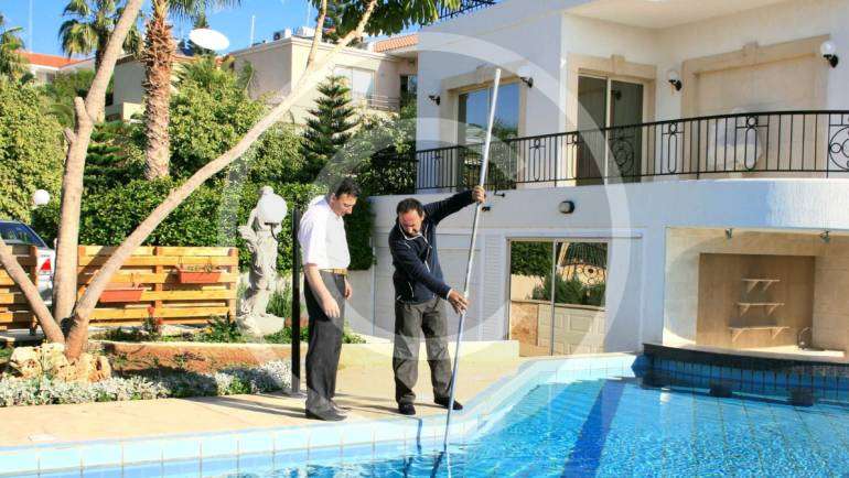 20 Tips to know before you buy a swimming pool